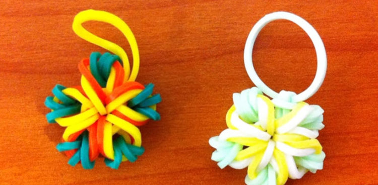 Faire un bracelet élastique fleur à 5 pétales Rainbow Loom